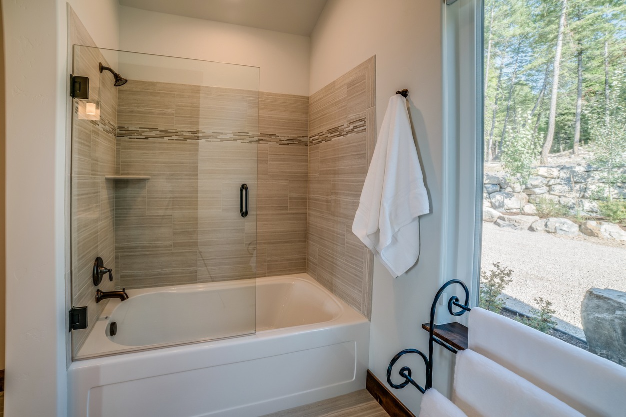 Shower & Tub Installation in Monte Alto